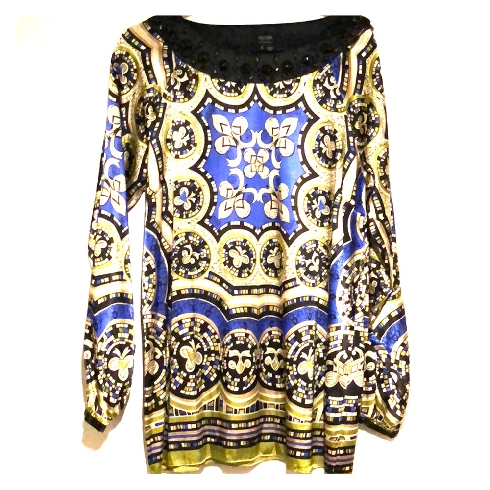 Beautiful blouse with rich color